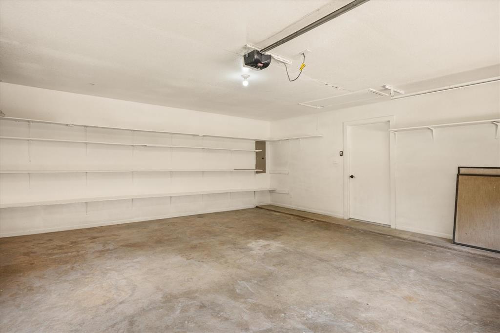 706 Tahiti Drive, Granbury, TX 76048