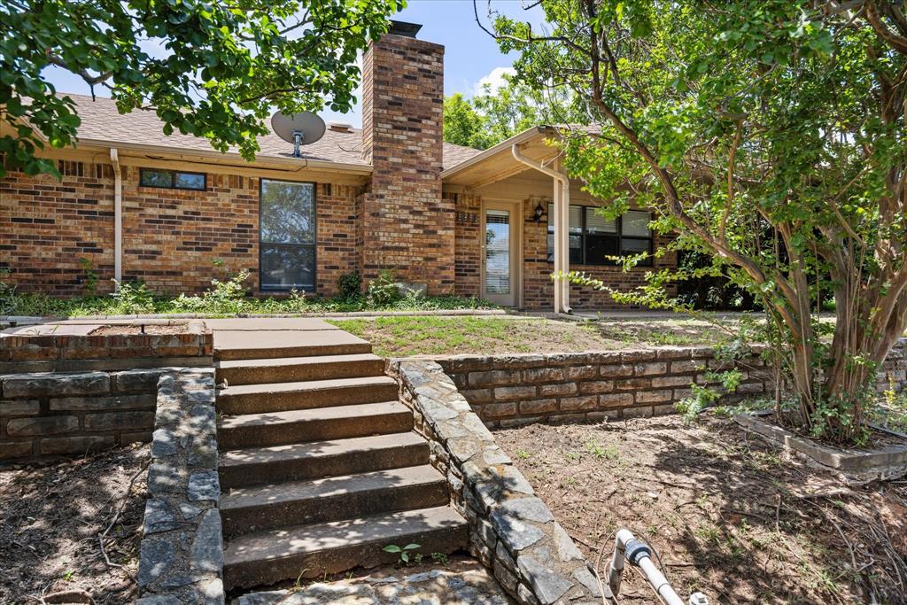 706 Tahiti Drive, Granbury, TX 76048