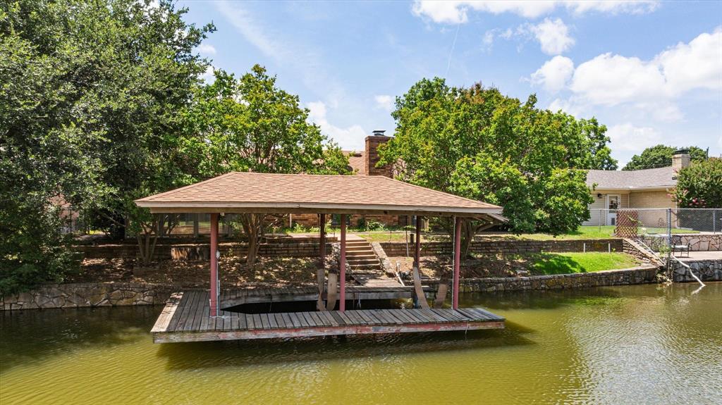706 Tahiti Drive, Granbury, TX 76048