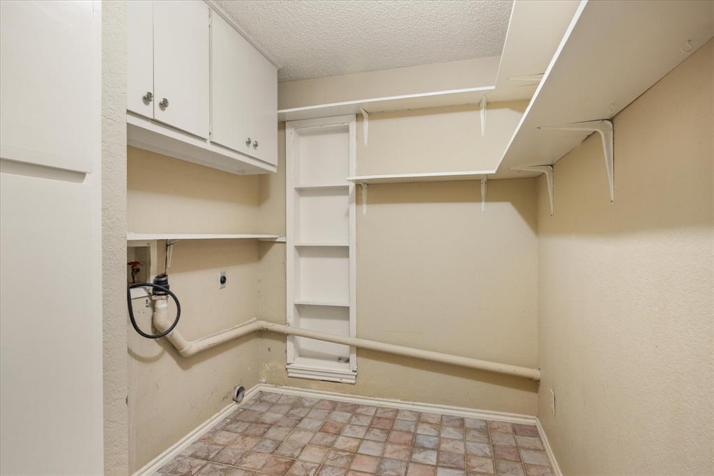 706 Tahiti Drive, Granbury, TX 76048