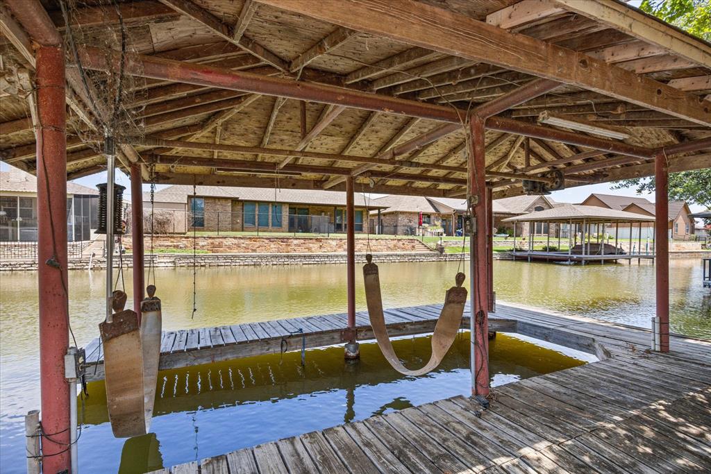 706 Tahiti Drive, Granbury, TX 76048