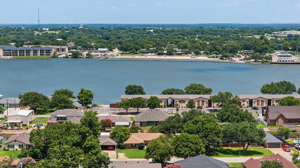 706 Tahiti Drive, Granbury, TX 76048