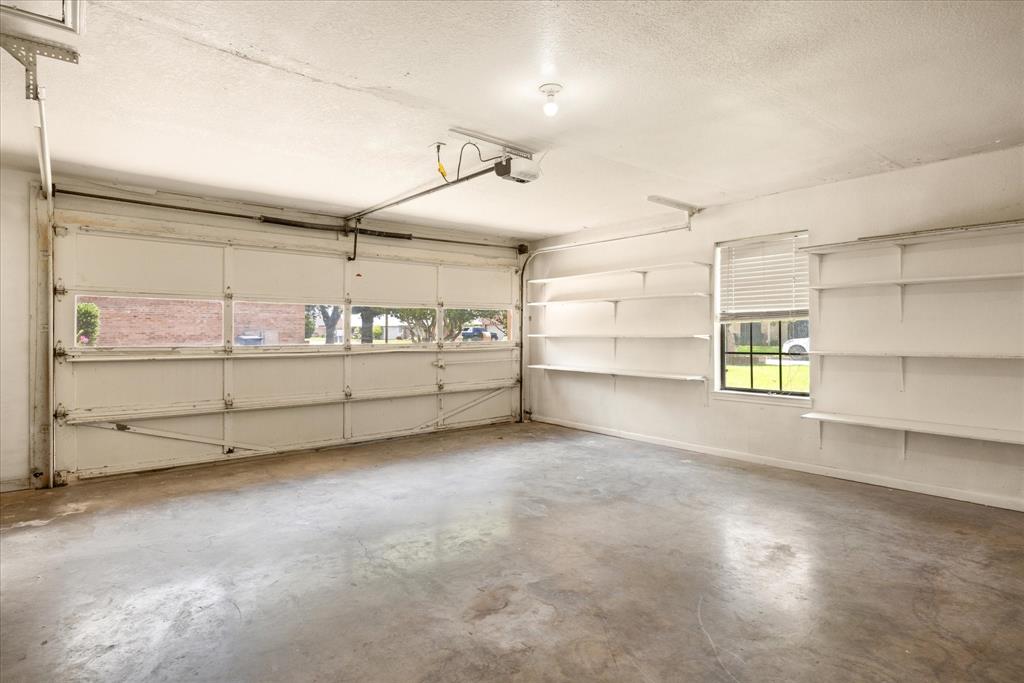 706 Tahiti Drive, Granbury, TX 76048