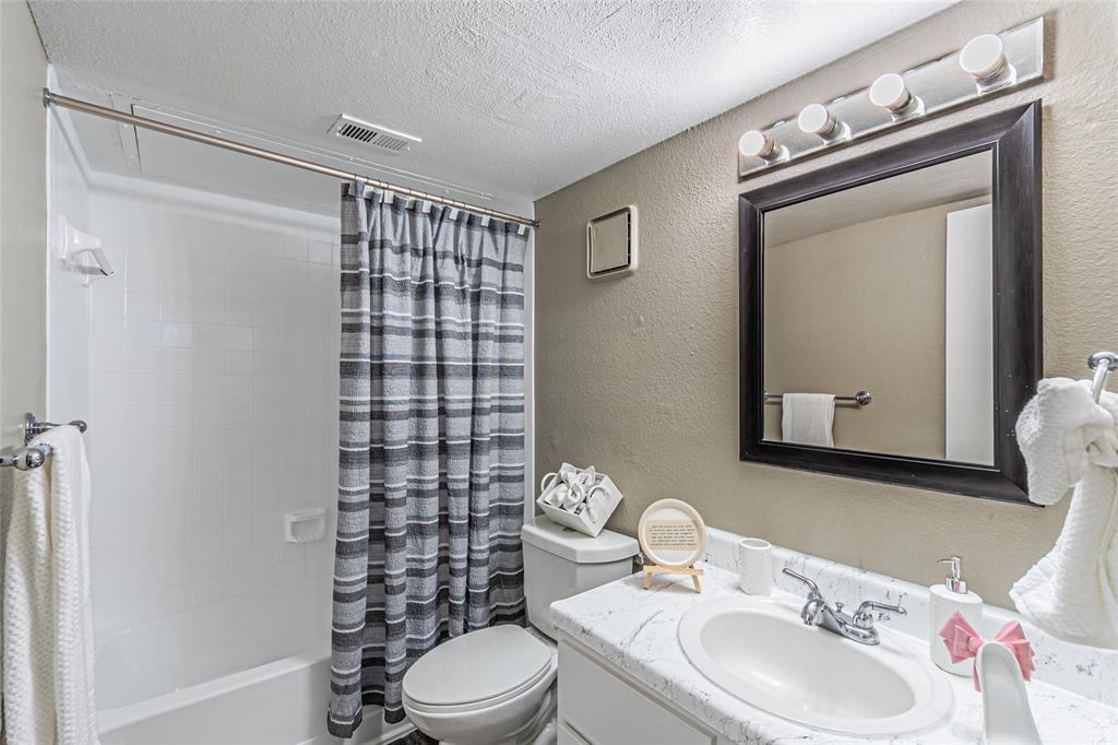 300 W Wintergreen Road, #226, DeSoto, TX 75115