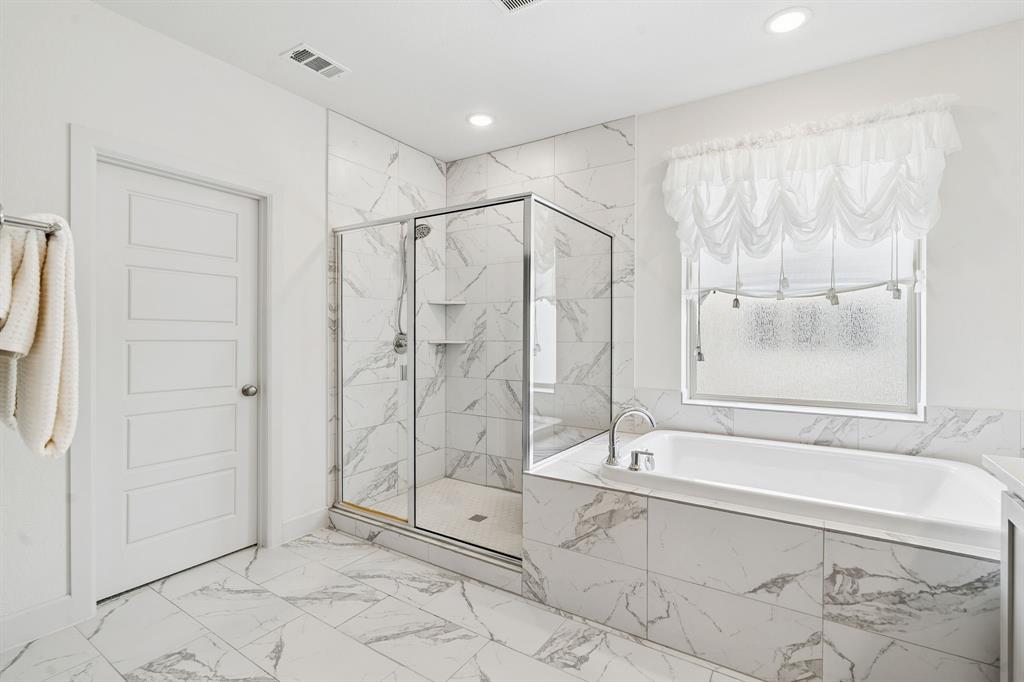 648 Courtyard Lane, Irving, TX 75039