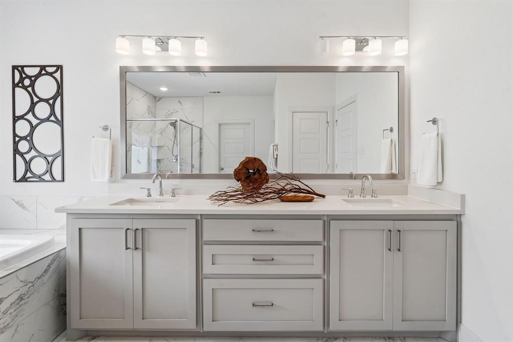 648 Courtyard Lane, Irving, TX 75039