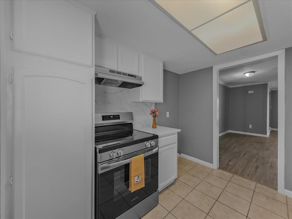 New stove and vent hood
