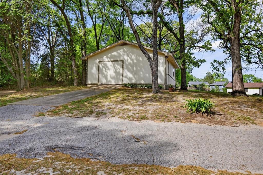 102 Summerall Drive, Mabank, TX 75156