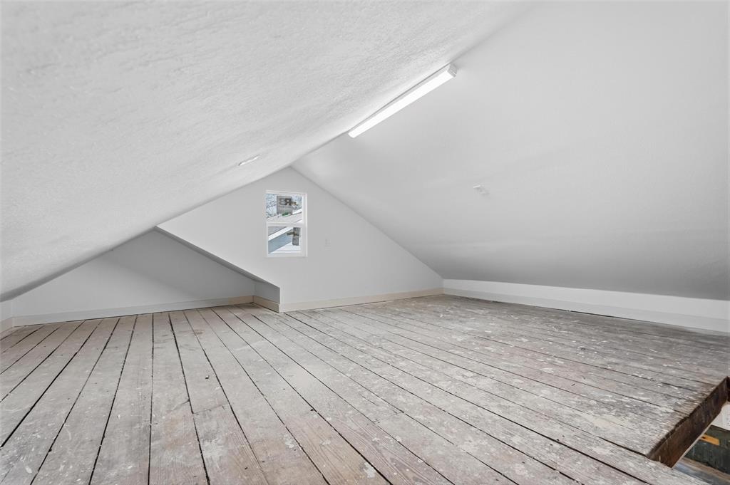 Huge storage or gaming/bonus room above the garage