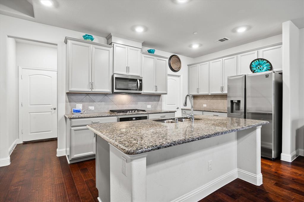 329 Baker Drive, Plano, TX 75074 329 Baker Drive, Plano, TX 75074