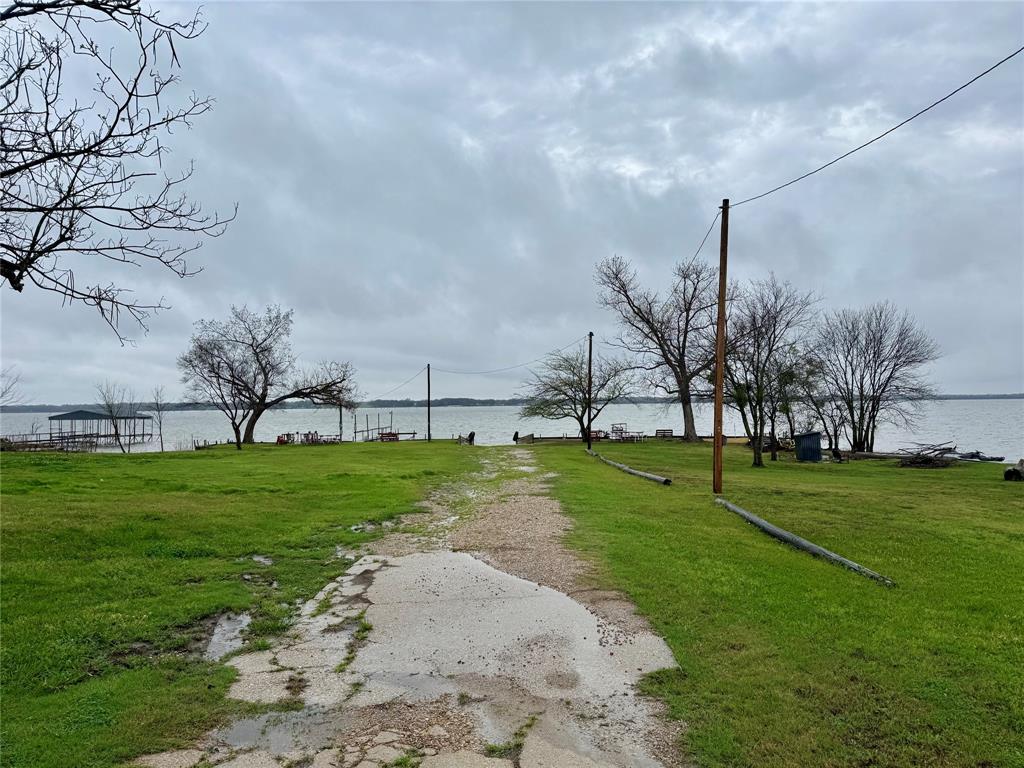 Walking distance from lakefront community park