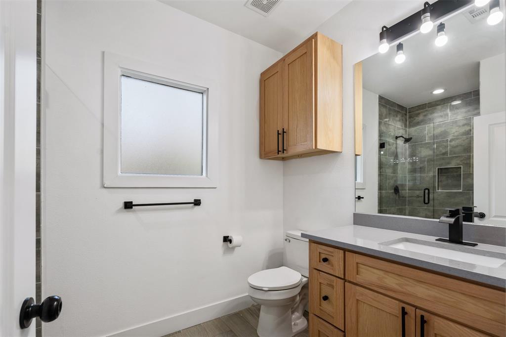 2nd bathroom