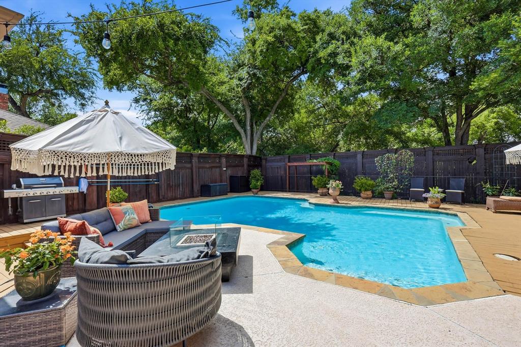 14917 Oaks North Drive, Addison, TX 75254