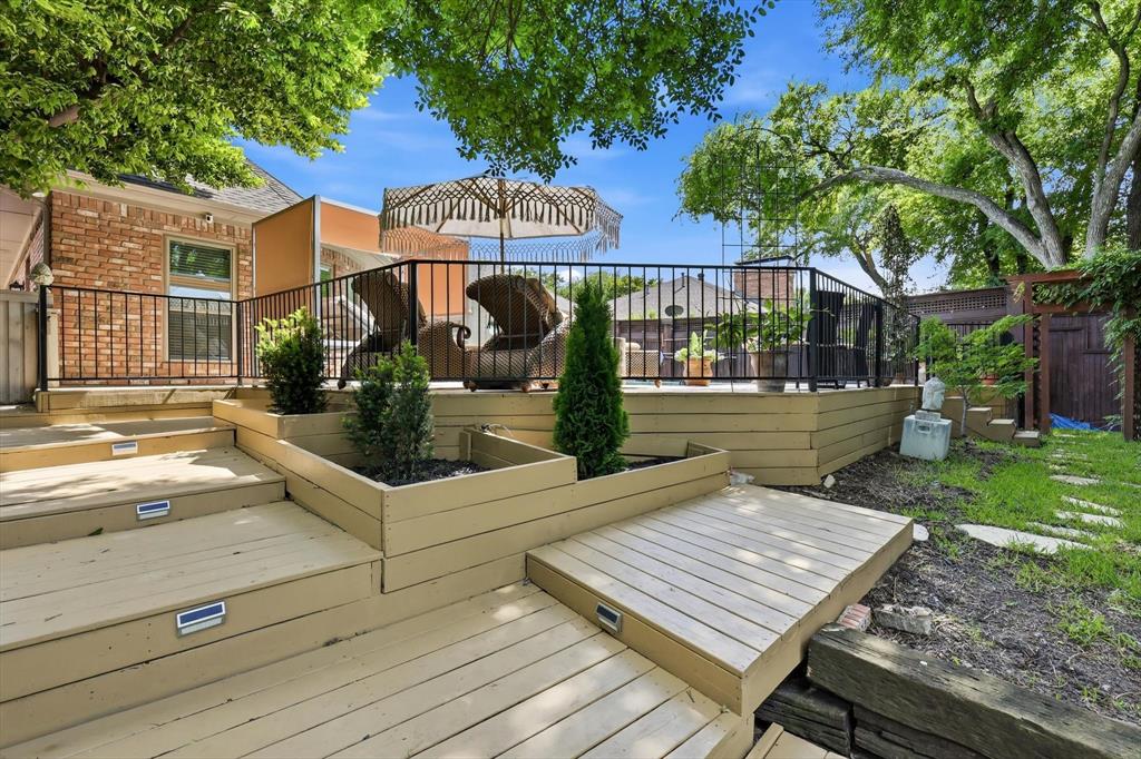 14917 Oaks North Drive, Addison, TX 75254