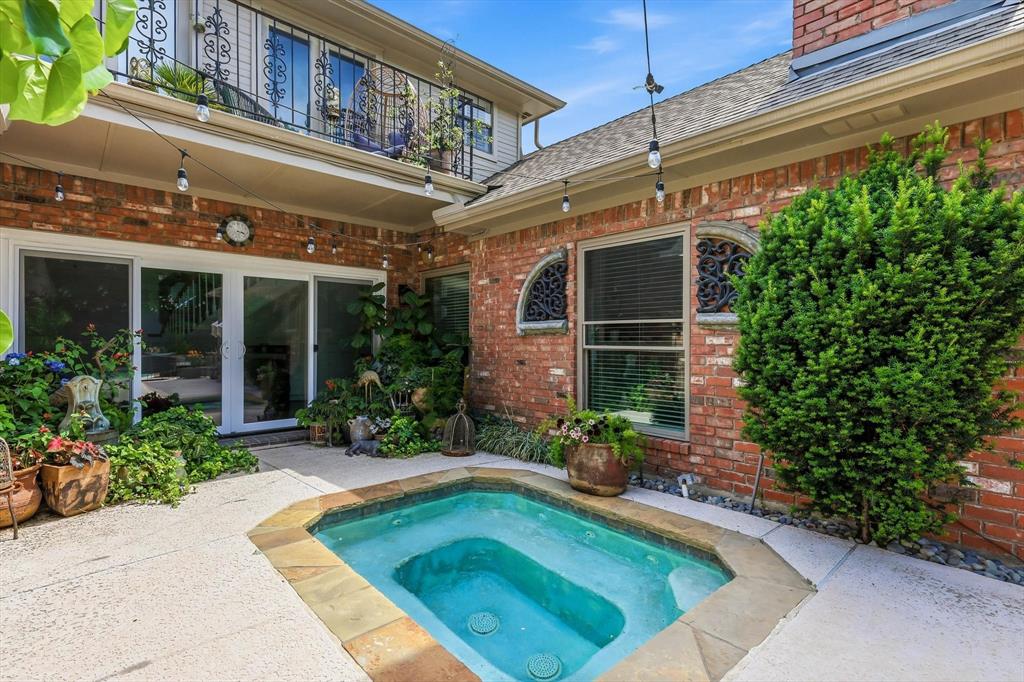 14917 Oaks North Drive, Addison, TX 75254