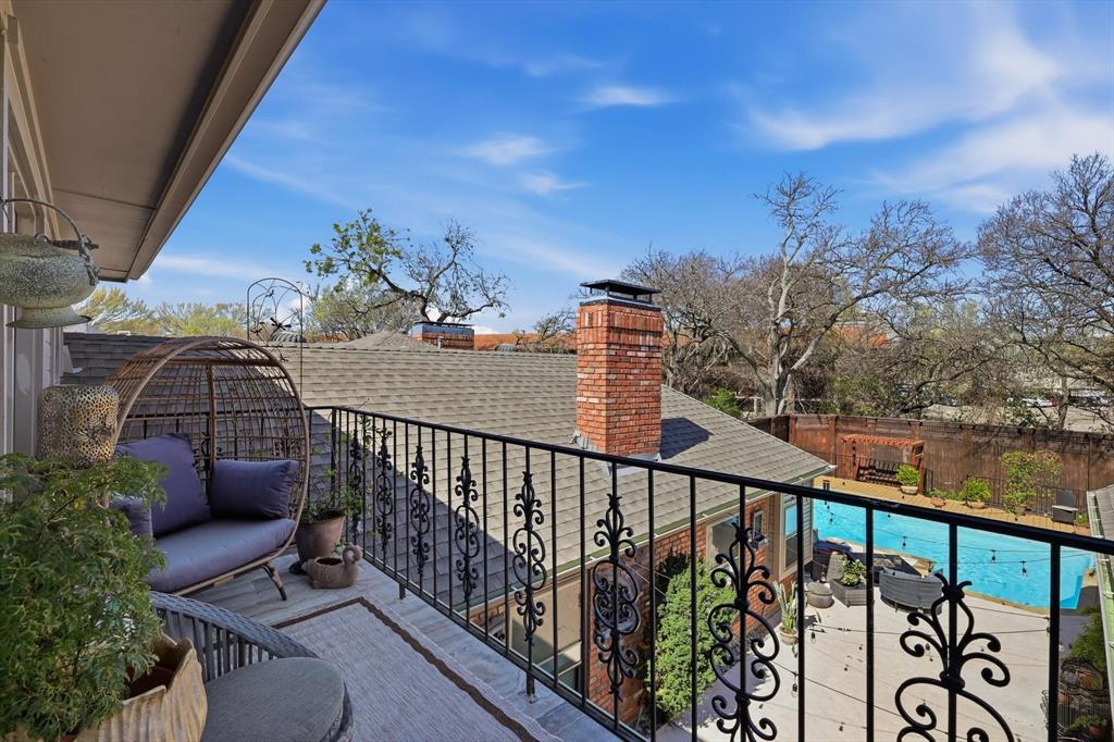 14917 Oaks North Drive, Addison, TX 75254