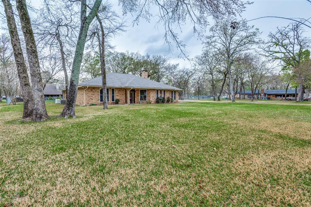 Front of Home with Large 3-Lot Yard Front of Home with Large 3-Lot Yard