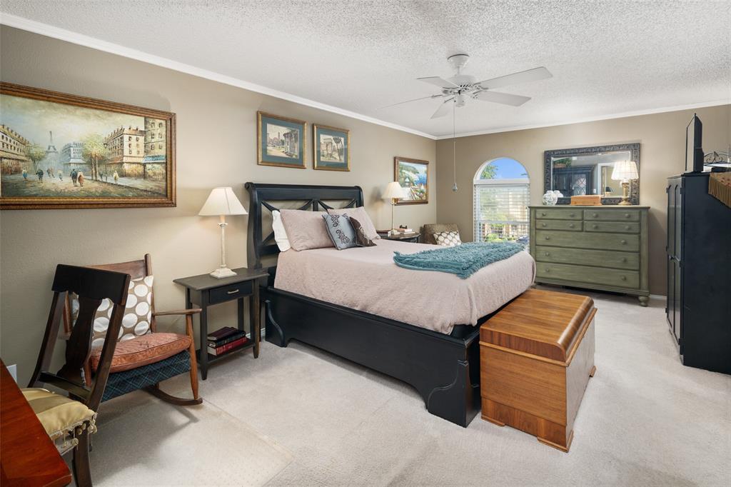 Large Primary Suite w-Sitting, Desk, or Flex Area