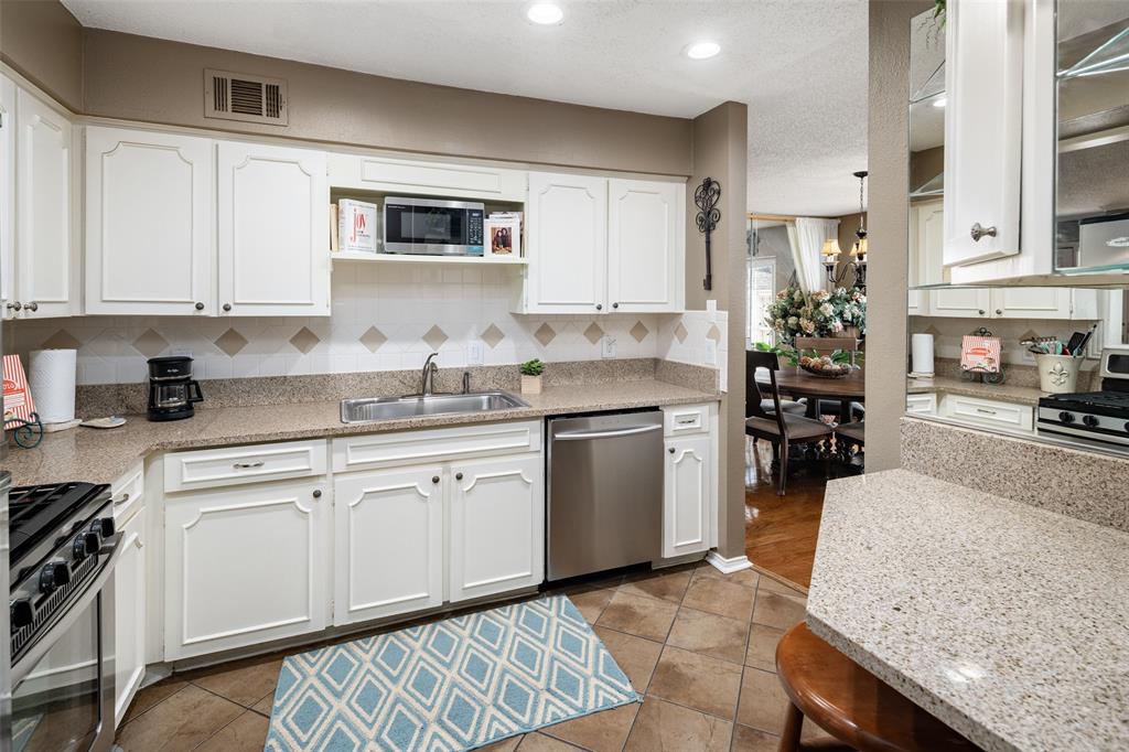 Kitchen w-Updates, Gas Range