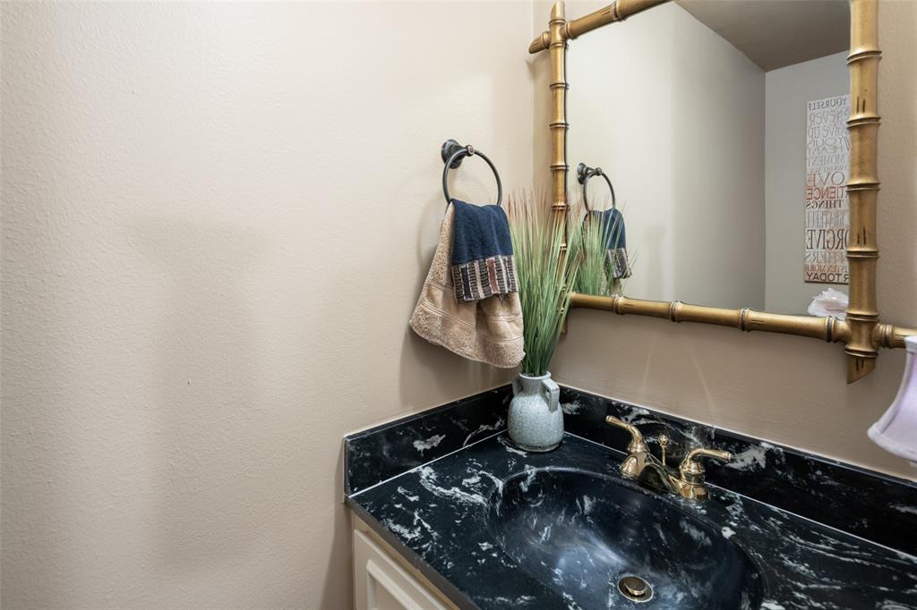 Downstairs 1/2 Bathroom