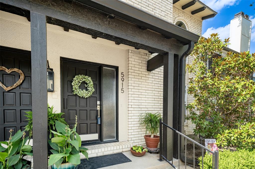 Front Entry w-Covered Patio Front Entry w-Covered Patio