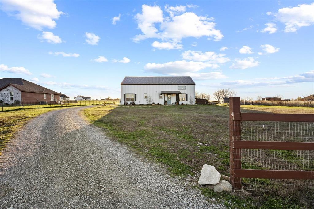 5828 County Road 1093, Celeste, TX 75423