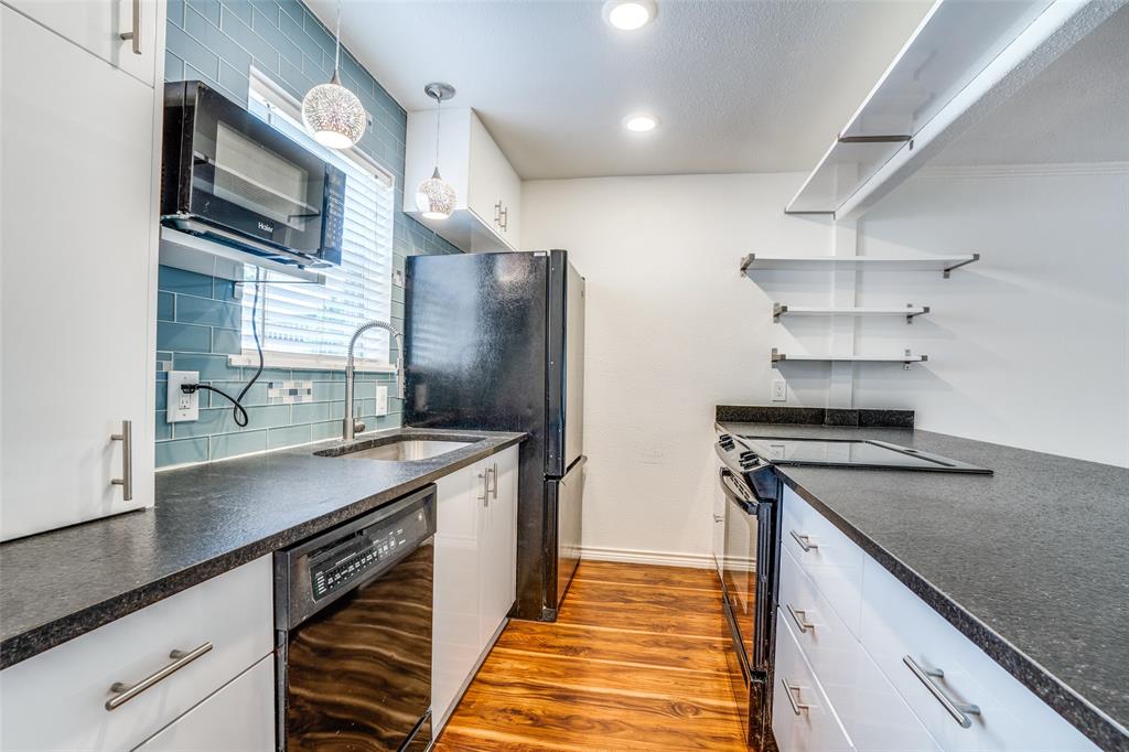 Fabulous kitchen with good storage Fabulous kitchen with good storage