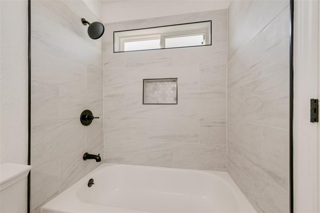 Full bathroom with toilet and shower / washtub combination