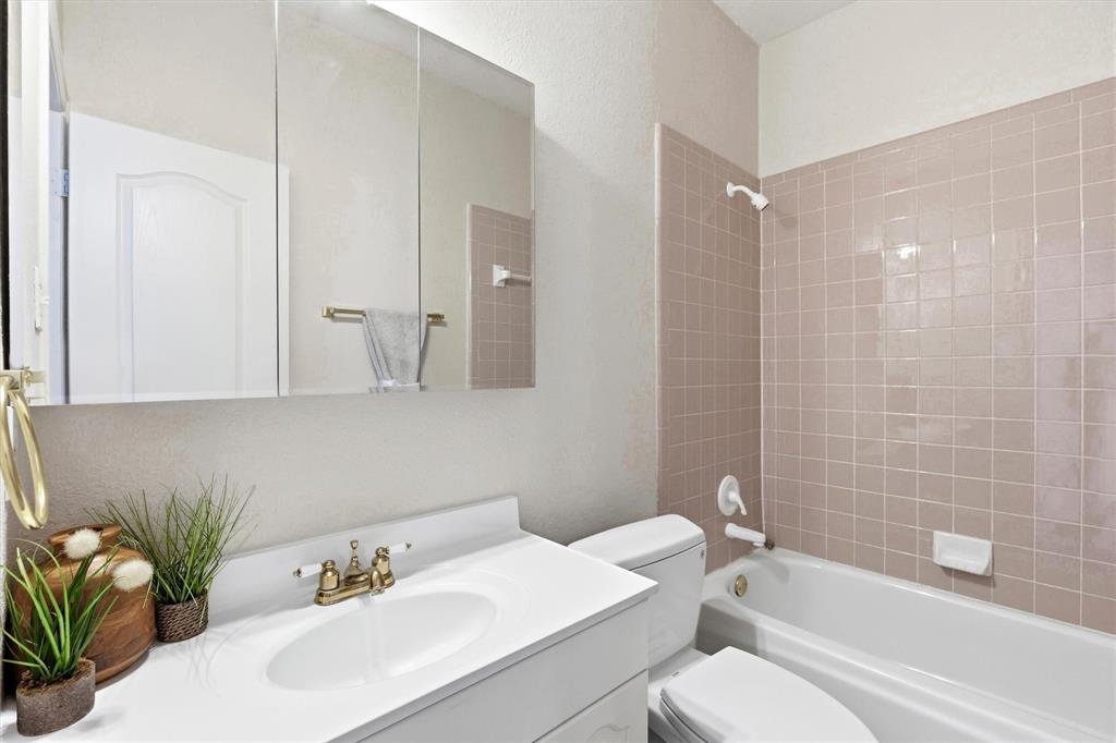 This is upstairs ensuite bathroom