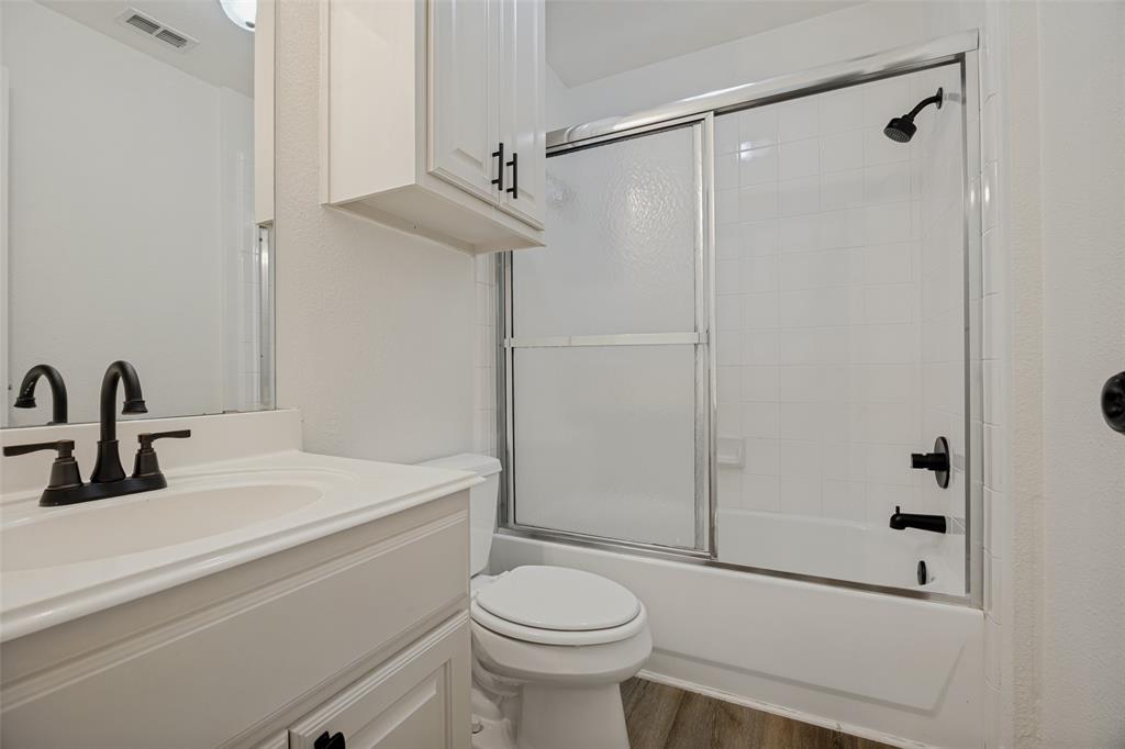 Full, Hall Bath upstairs