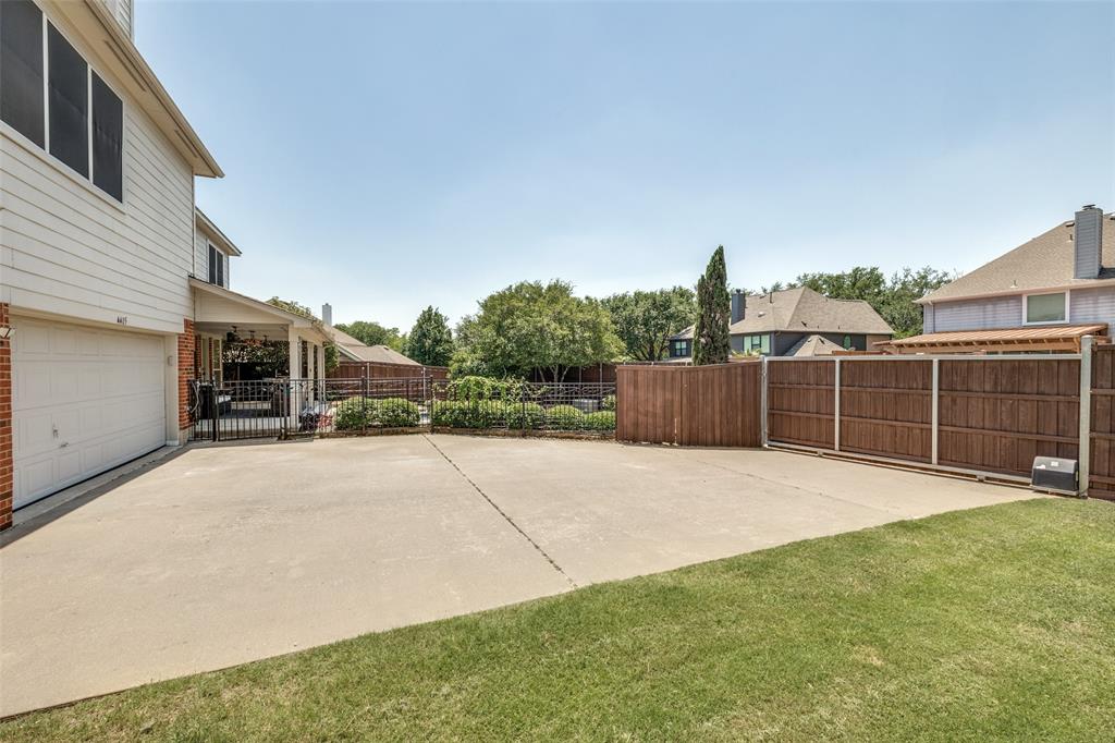 3-car garage driveway and electric gate