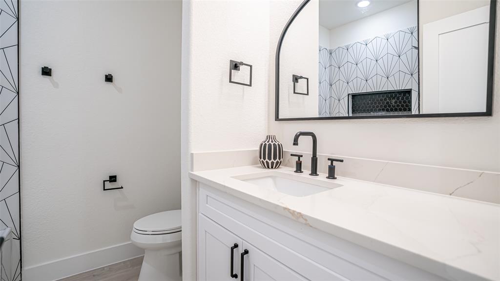 5634 Barkridge Drive, Granbury, TX 76048