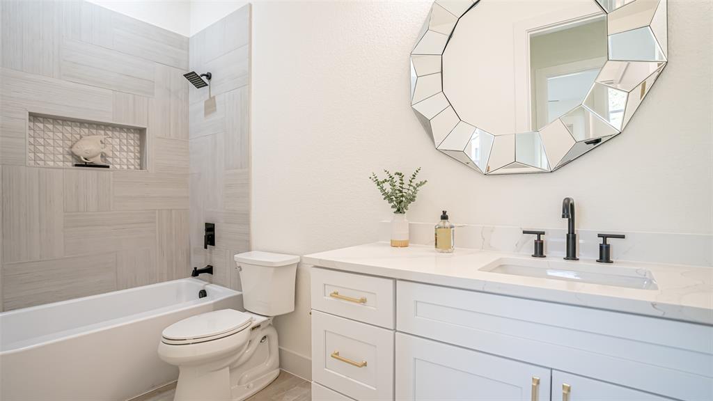 5634 Barkridge Drive, Granbury, TX 76048