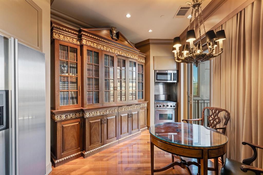 5320 E Mockingbird Lane, #L302, Dallas, TX 75206