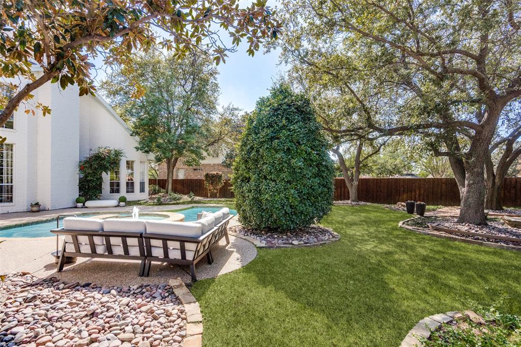 Park-like backyard!