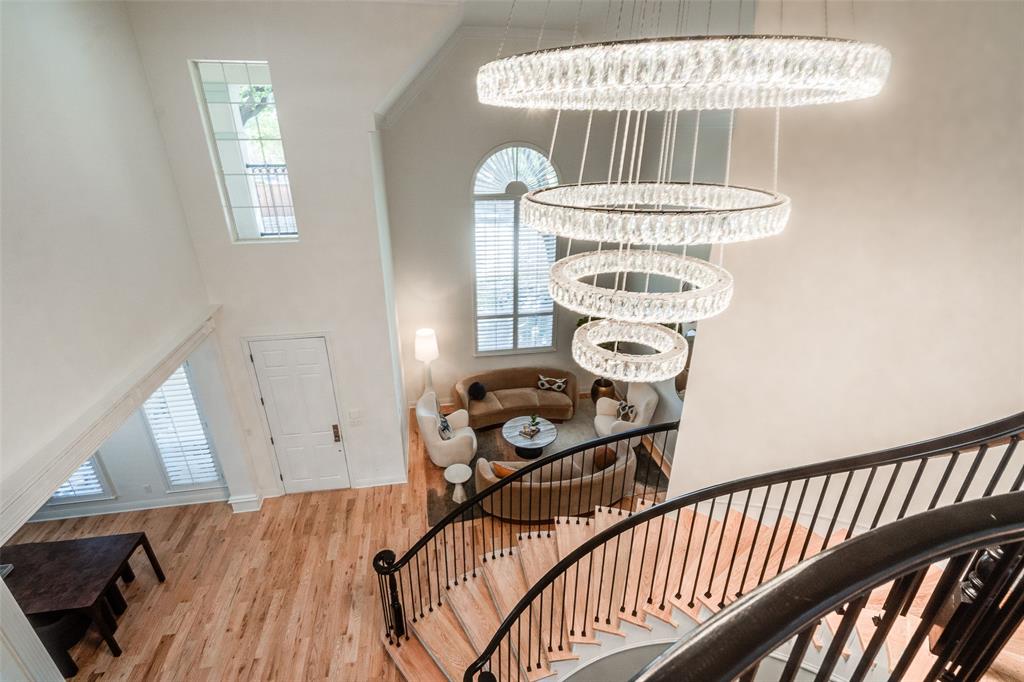 Dramatic entry with vaulted ceilings and beautiful chandelier. Dramatic entry with vaulted ceilings and beautiful chandelier.