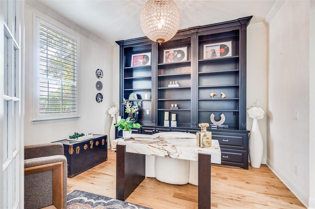 Large office with built-ins and plantation shutters. Large office with built-ins and plantation shutters.
