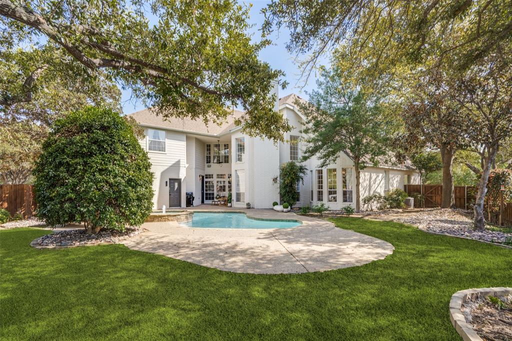 Oversized backyard with plenty of room for kids and pets to enjoy!