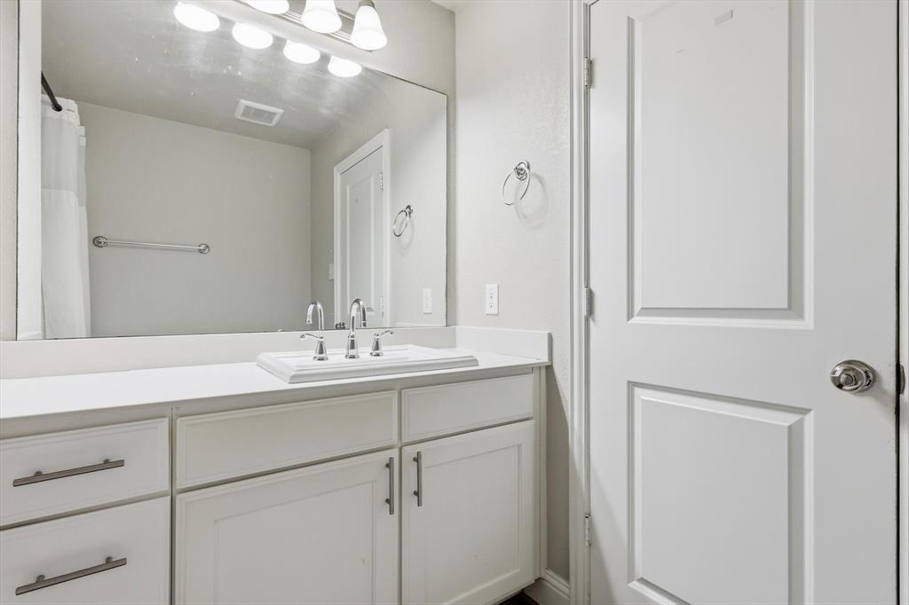 Upstairs hall bath