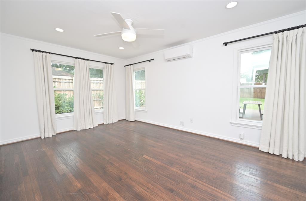 Over sized secondary Bedroom