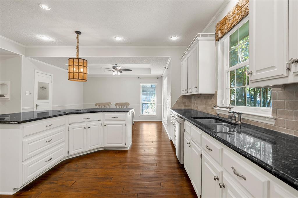 418 Riverview Drive, Woodway, TX 76712
