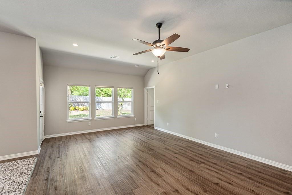 218 Skiff Drive, Gun Barrel City, TX 75156