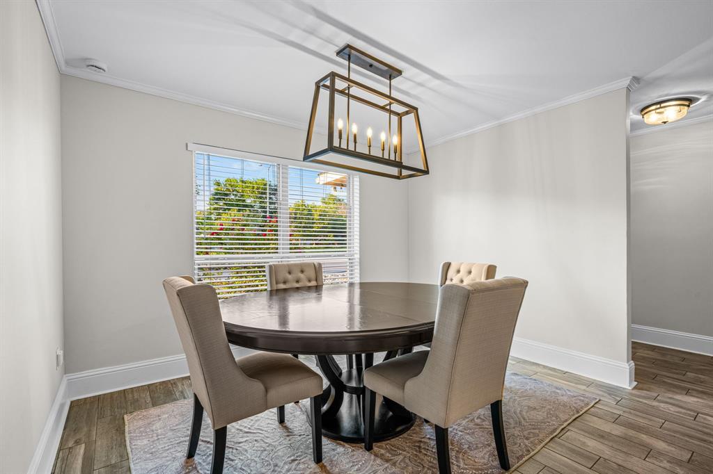 Dining room with wonderful natural light. Dining room with wonderful natural light.