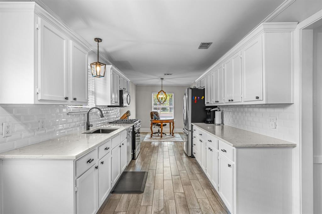 Looking the other direction in the kitchen.