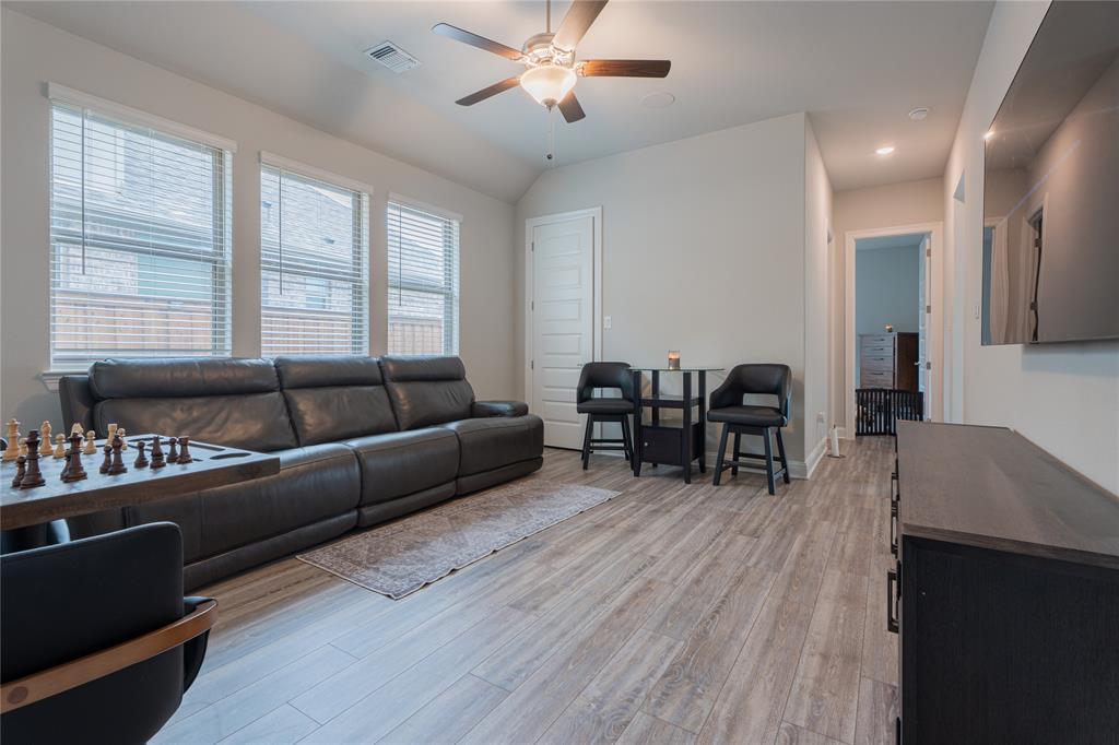 1924 Burton Hollow Way, McKinney, TX 75071