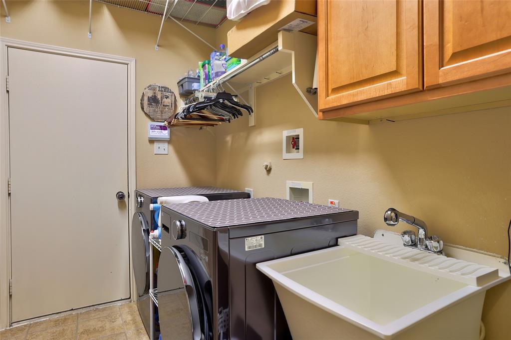 Laundry Room with sink