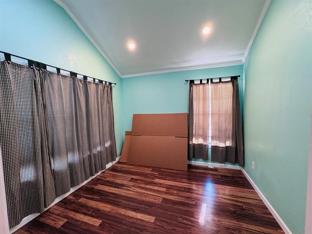 225 California Drive, Glenn Heights, TX 75154