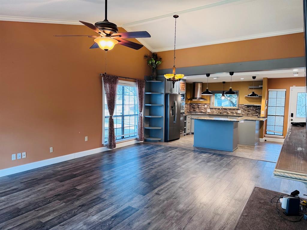 225 California Drive, Glenn Heights, TX 75154