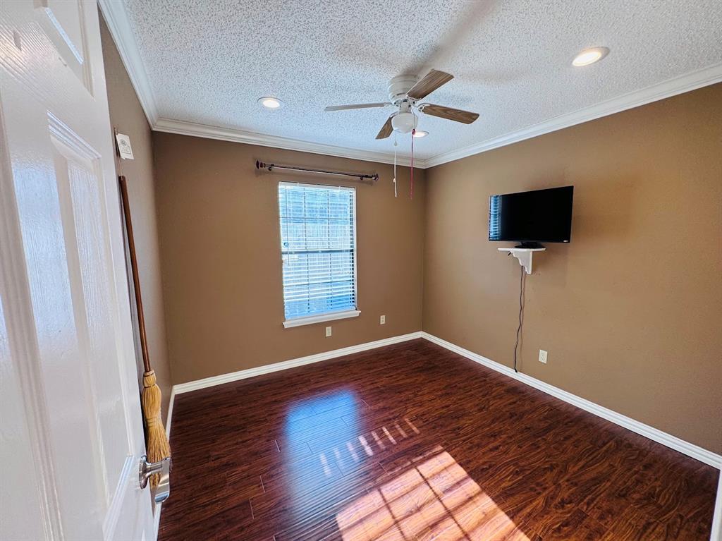 225 California Drive, Glenn Heights, TX 75154