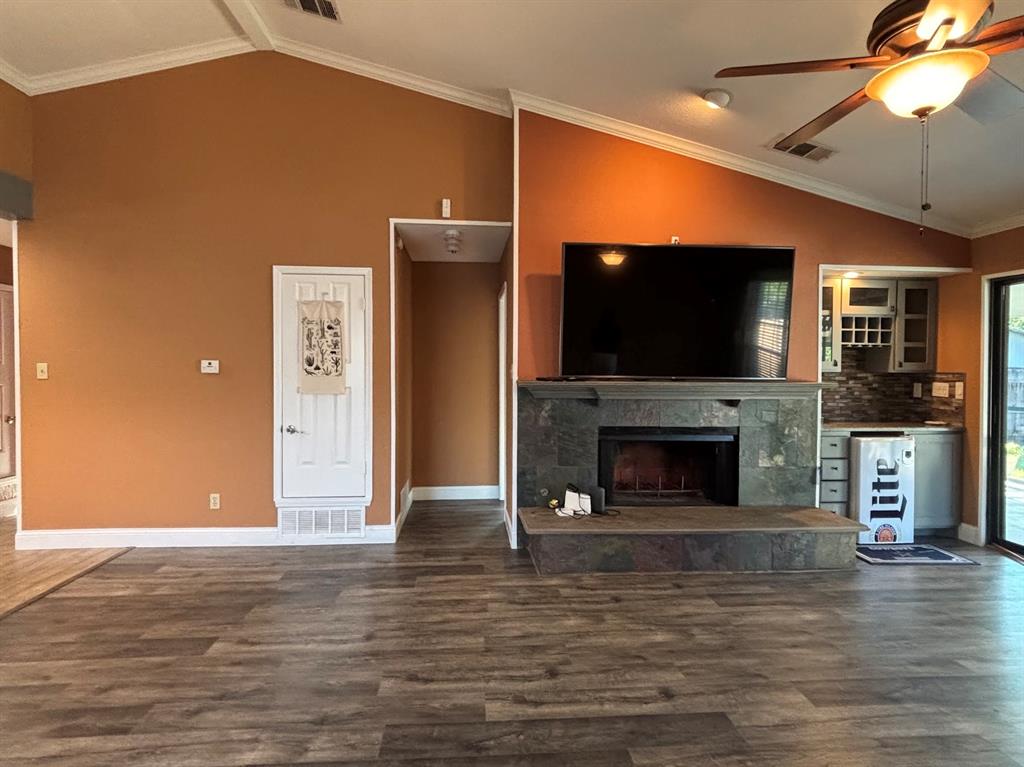 225 California Drive, Glenn Heights, TX 75154